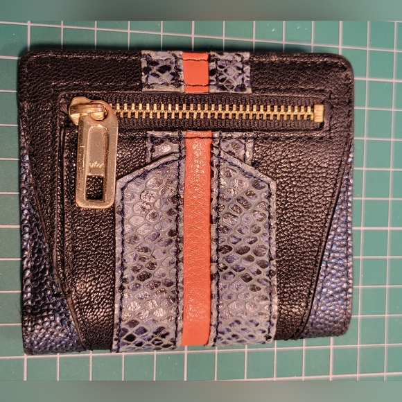 Ladies Juicy Couture wallet in like new condition. - Picture 1 of 5